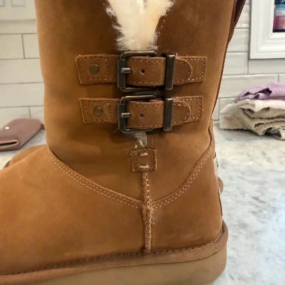 UGG Brown Ankle Boots with Cream Lining - Picture 5 of 6